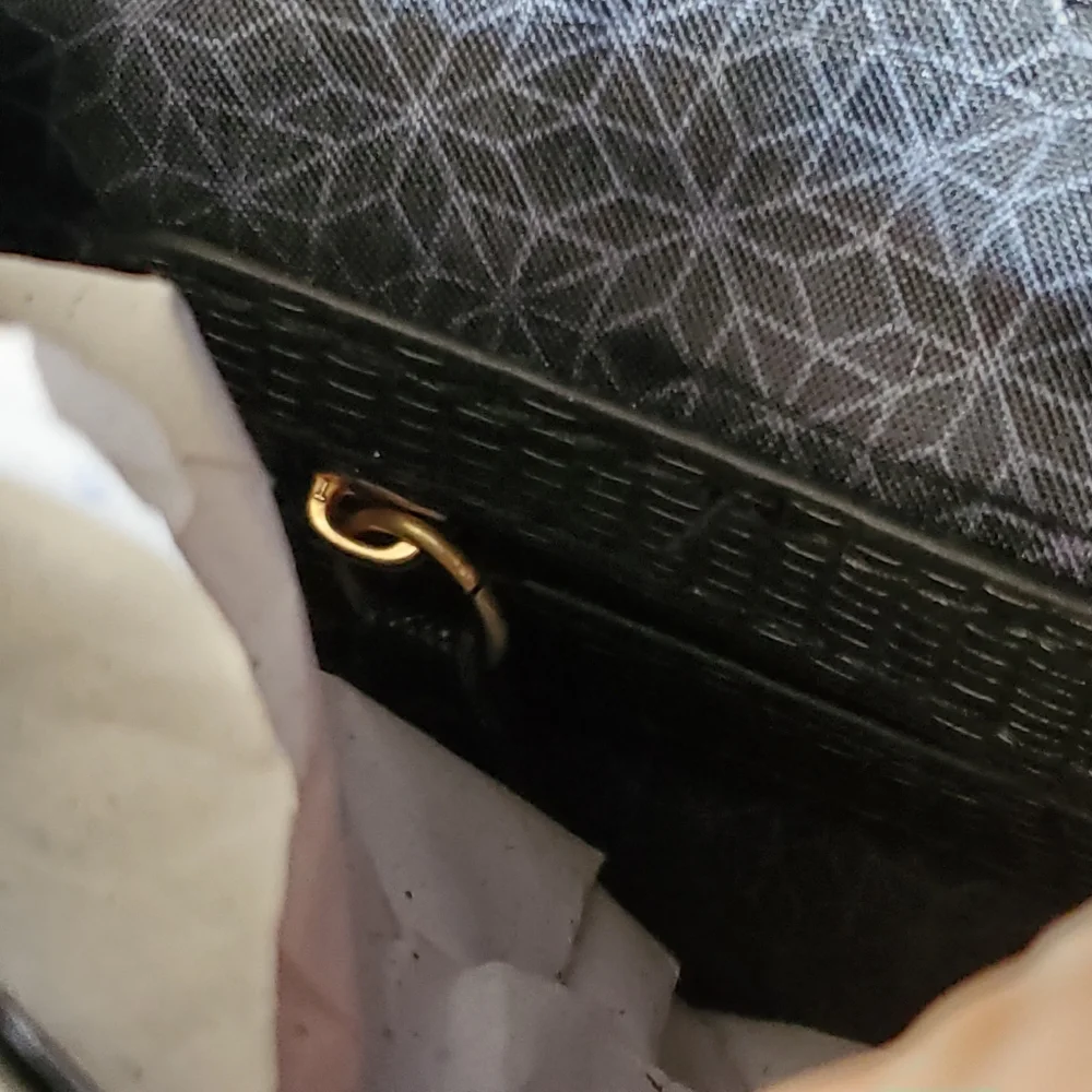 Time and Tru recycled materials vinyl snake textured shoulder bag black